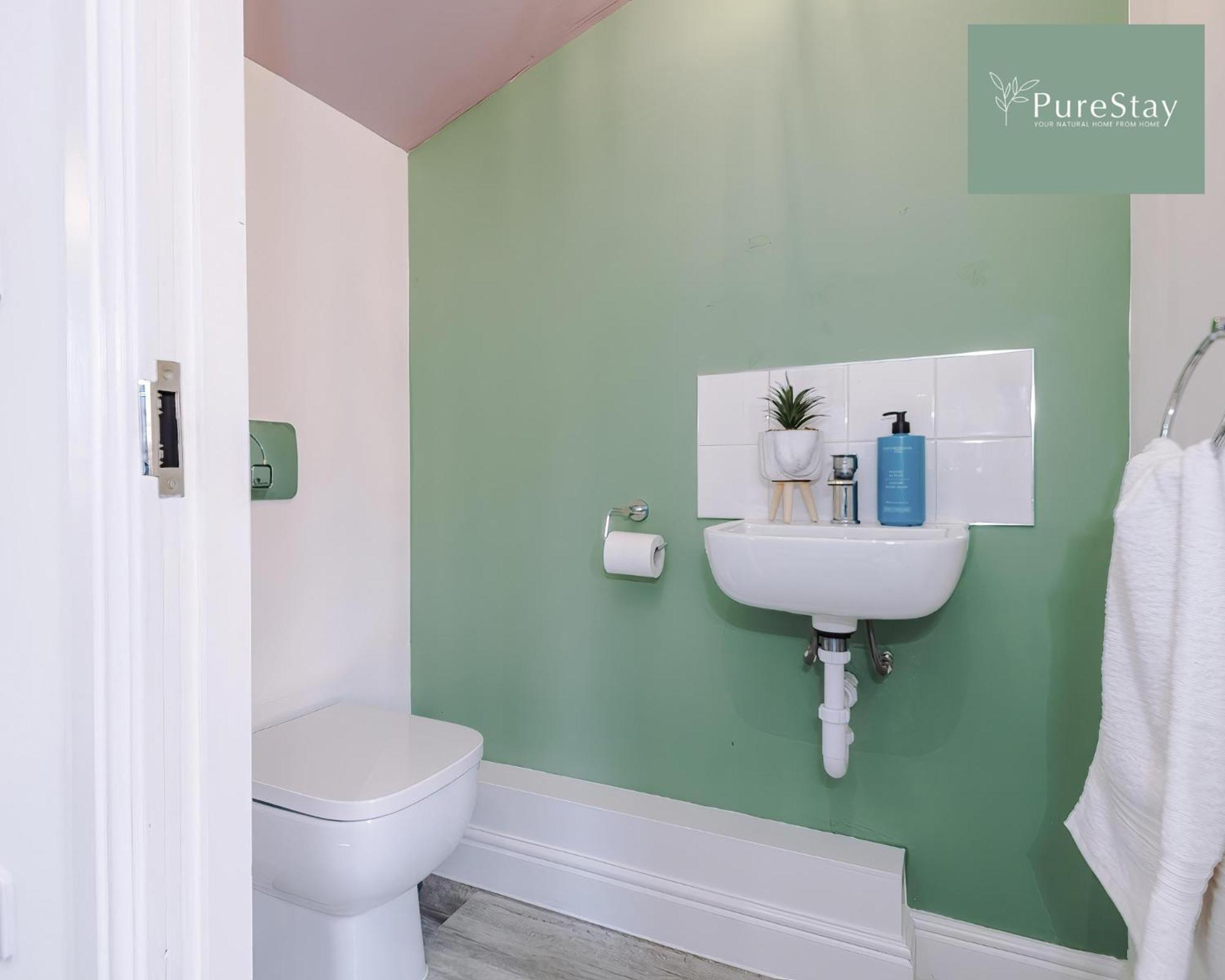 Stunning Five Bedroom Manchester House With Free Parking By Purestay Short Lets & Serviced Accommodation Eksteriør bilde