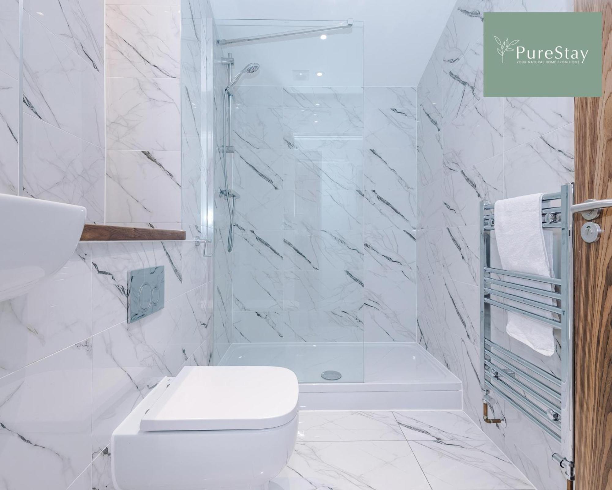 Stunning Five Bedroom Manchester House With Free Parking By Purestay Short Lets & Serviced Accommodation Eksteriør bilde
