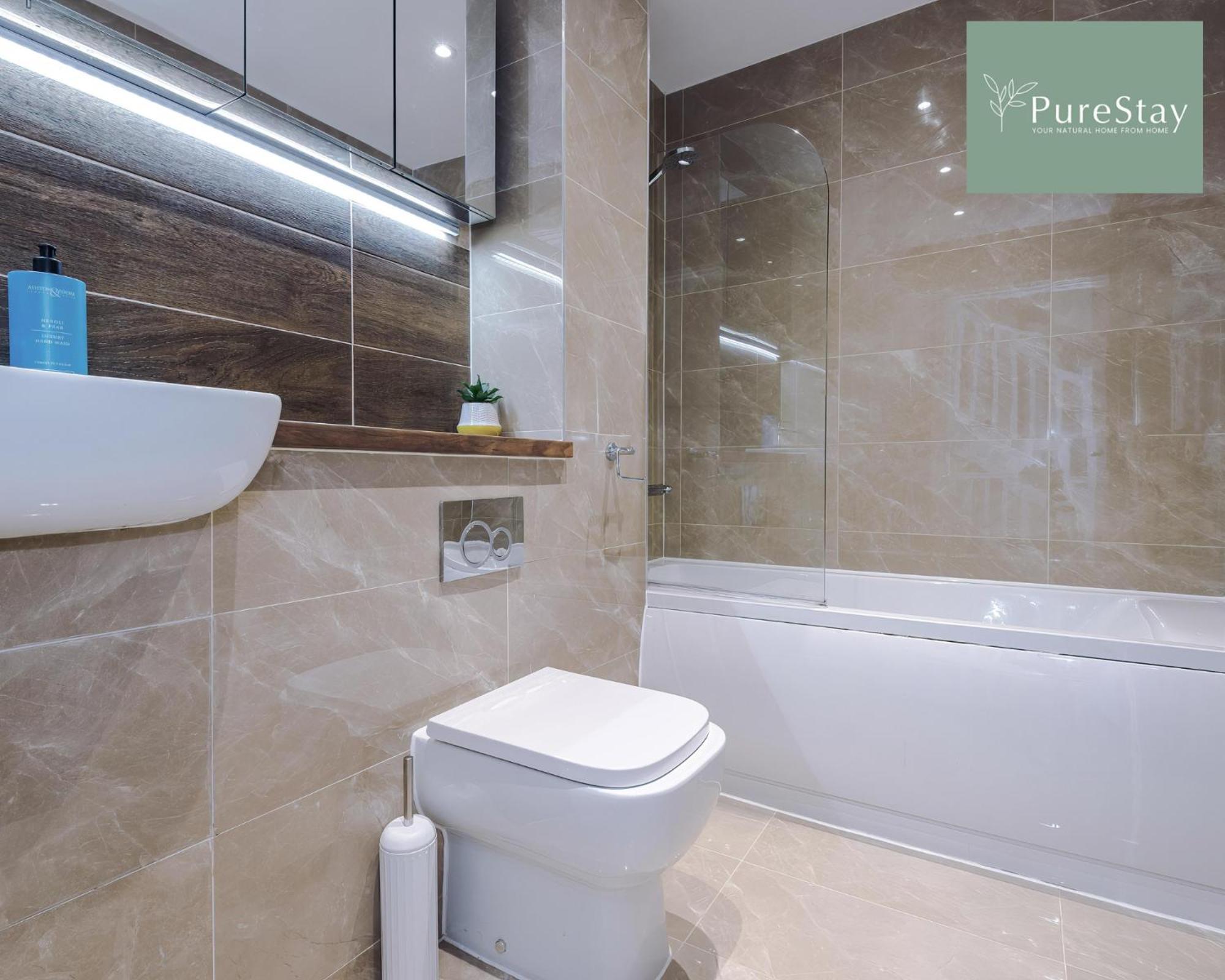 Stunning Five Bedroom Manchester House With Free Parking By Purestay Short Lets & Serviced Accommodation Eksteriør bilde
